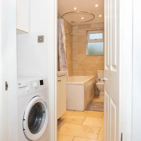 Cheltenham-Cosy 2 Bedroom House-Wifi-Garden-Pets Exterior photo
