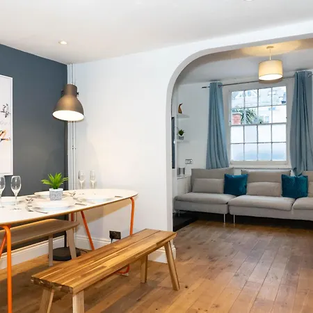 Cheltenham-Cosy 2 Bedroom House-Wifi-Garden-Pets Exterior photo