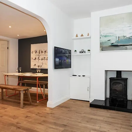 Cheltenham-Cosy 2 Bedroom House-Wifi-Garden-Pets Exterior photo