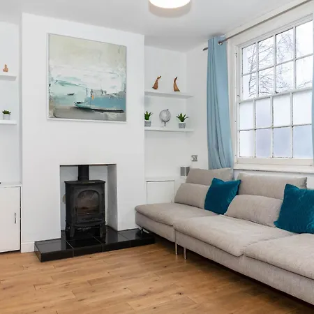 Cheltenham-Cosy 2 Bedroom House-Wifi-Garden-Pets Exterior photo