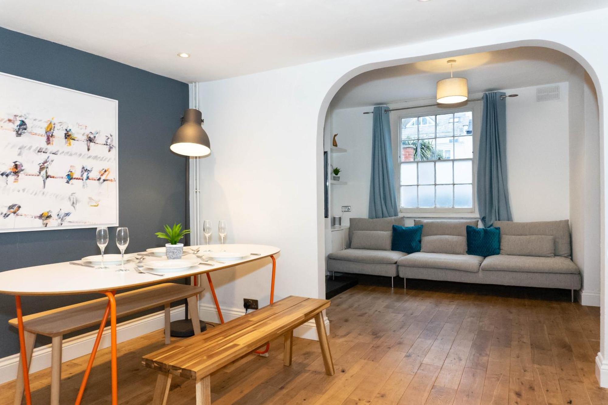 Cheltenham-cosy 2 Bedroom House-wifi-garden-pets Cheltenham
