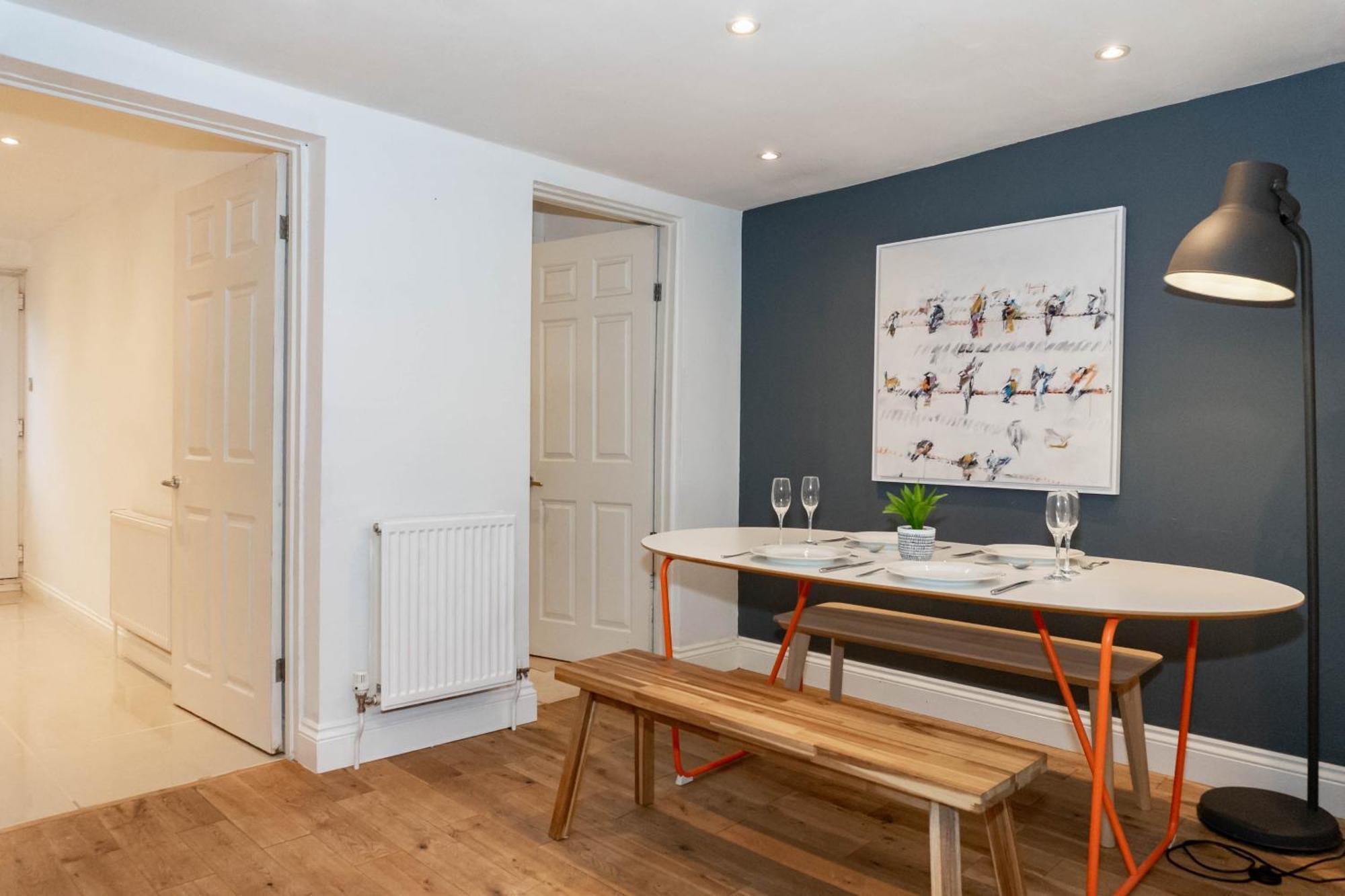 Cheltenham-cosy 2 Bedroom House-wifi-garden-pets Holiday home
