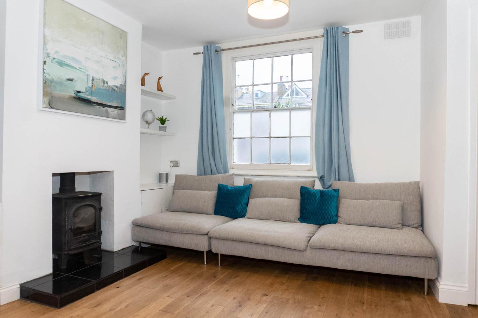 Cheltenham-cosy 2 Bedroom House-wifi-garden-pets Holiday home