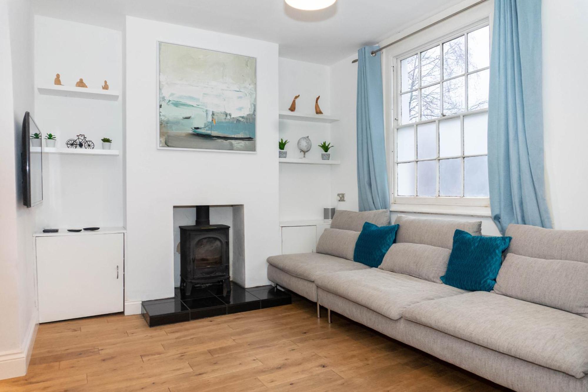 Cheltenham-cosy 2 Bedroom House-wifi-garden-pets *